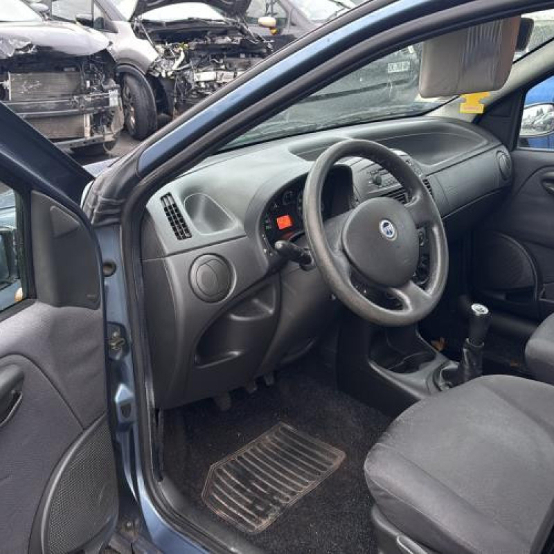 Vitre avant droit FIAT PUNTO 2 Photo n°14