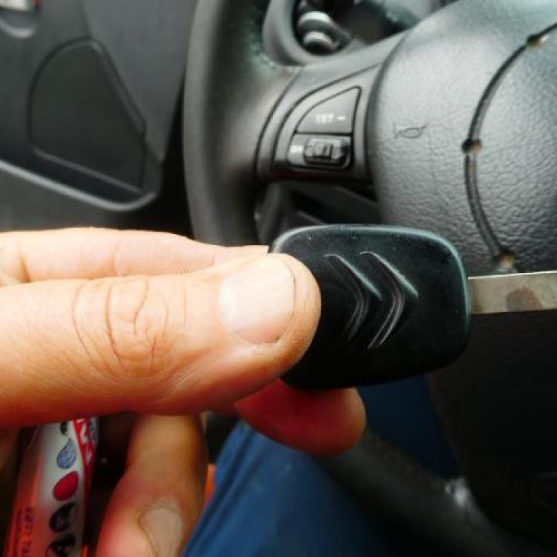 Vitre avant droit CITROEN C2 Photo n°9
