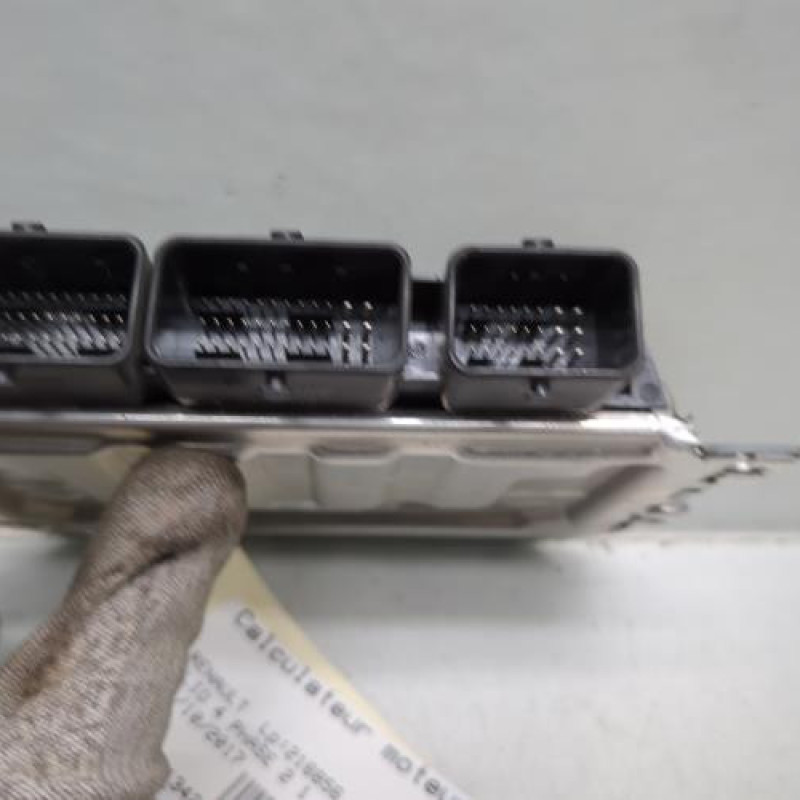 Calculateur moteur RENAULT CLIO 4 Photo n°3