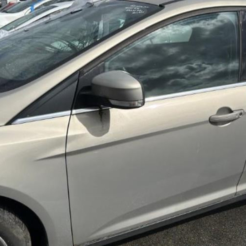 Malle/Hayon arriere FORD FOCUS 3 Photo n°15