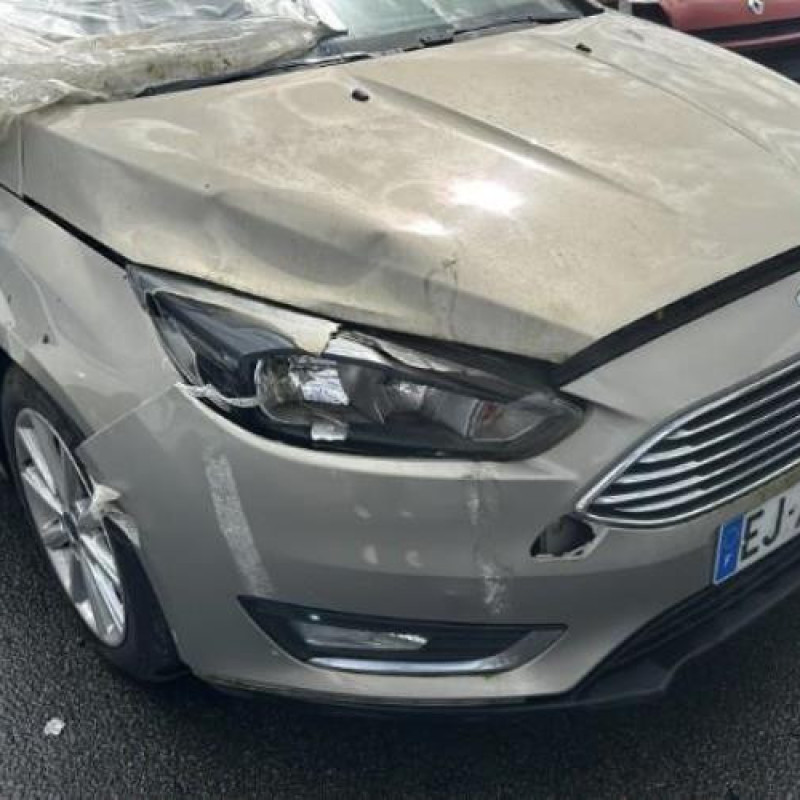 Malle/Hayon arriere FORD FOCUS 3 Photo n°18