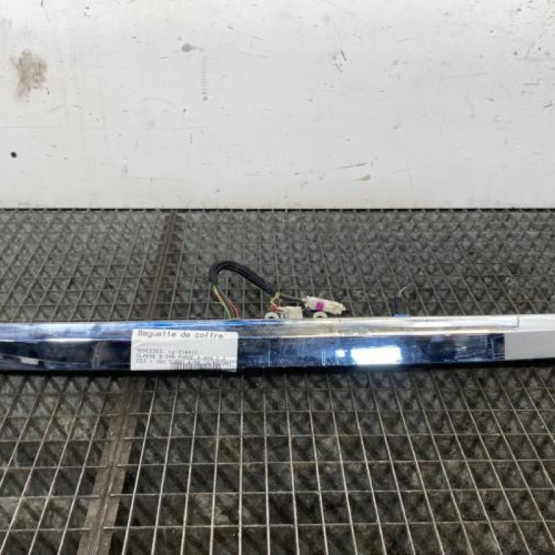 Baguette de coffre MERCEDES CLASSE B 246 Photo n°1