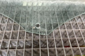 Vitre avant gauche FORD FOCUS 3