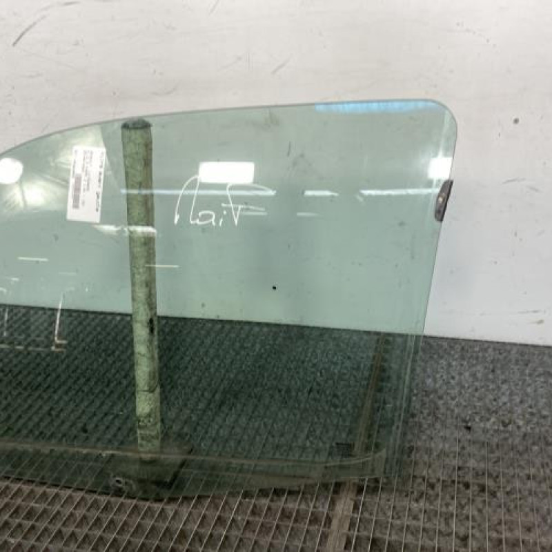 Vitre avant gauche RENAULT CLIO 2 Photo n°3