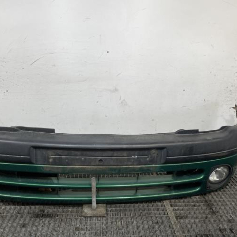 Pare choc avant RENAULT CLIO 2 Photo n°1