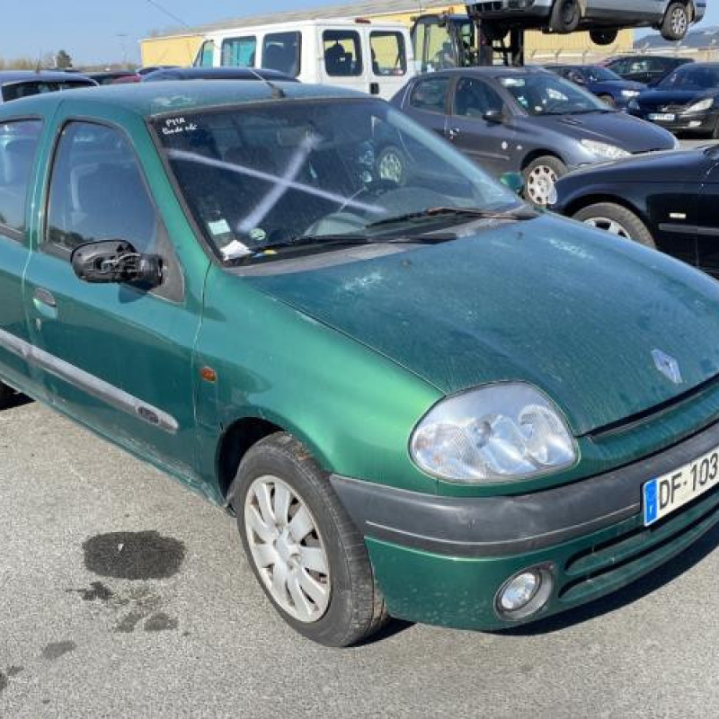 Pare choc avant RENAULT CLIO 2 Photo n°8