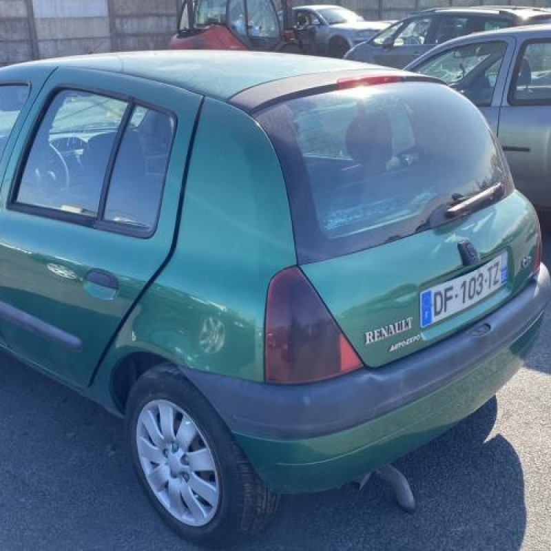 Pare choc avant RENAULT CLIO 2 Photo n°10