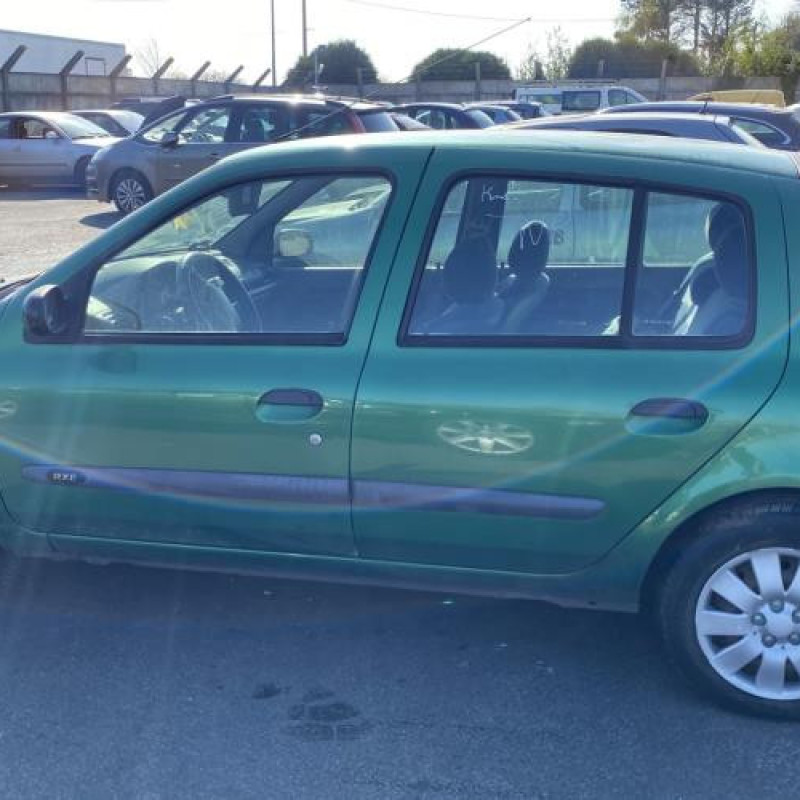 Pare choc avant RENAULT CLIO 2 Photo n°12