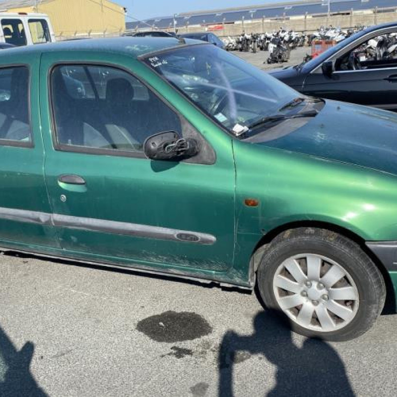 Pare choc avant RENAULT CLIO 2 Photo n°13