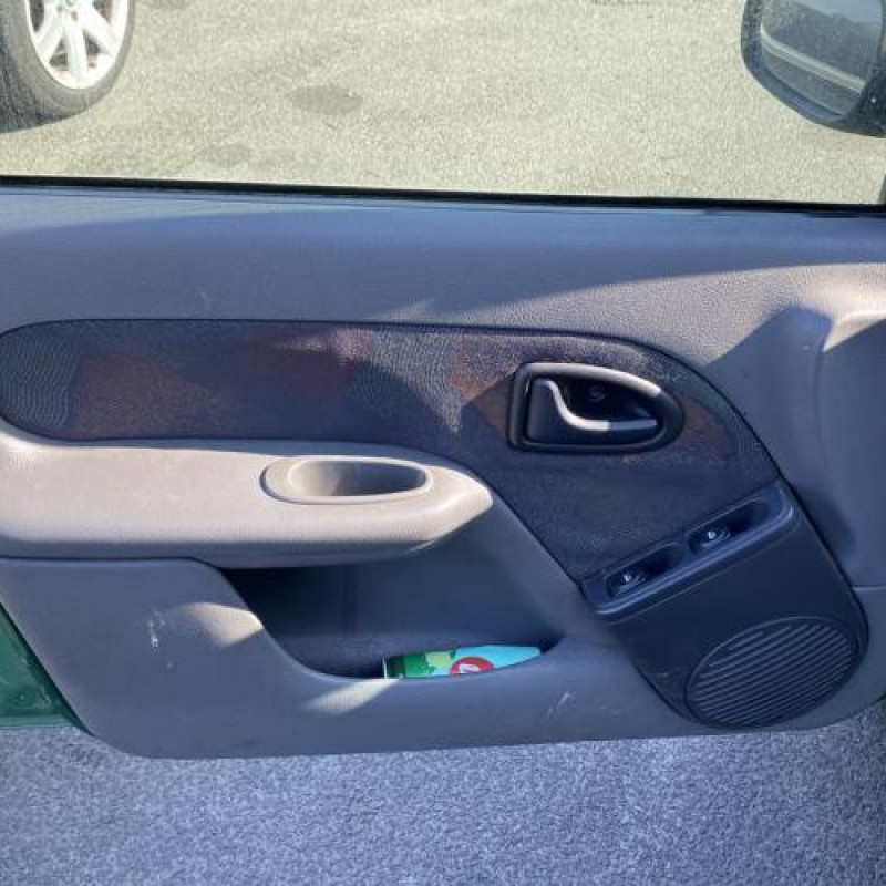 Pare choc avant RENAULT CLIO 2 Photo n°15