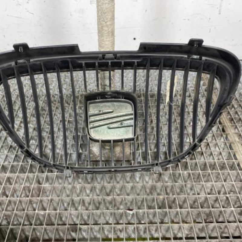 Calandre SEAT ALTEA Photo n°4