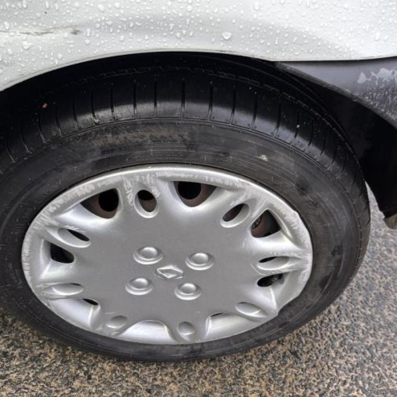 Pompe de direction RENAULT CLIO 2 Photo n°17