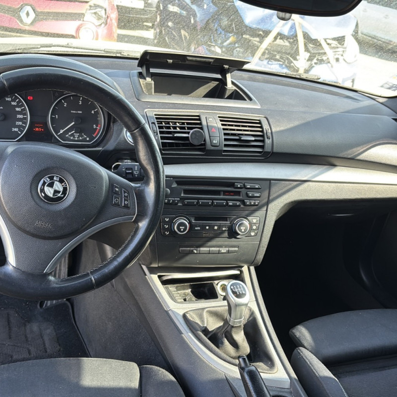 BMW SERIE 1 E87 PHASE 2 118d 2.0D - 16V TURBO Photo n°12