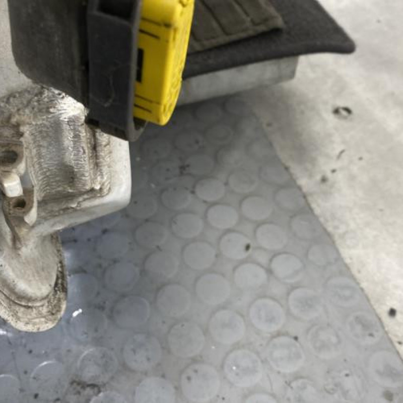 Porte avant droit RENAULT CLIO 2 CAMPUS Photo n°5