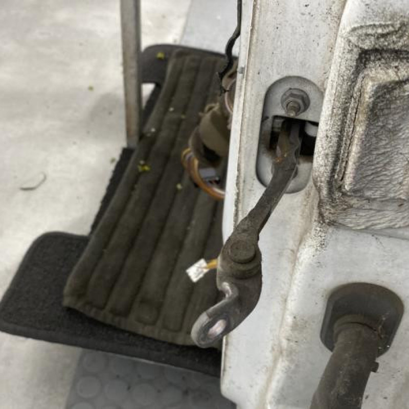 Porte avant gauche RENAULT CLIO 2 CAMPUS Photo n°4
