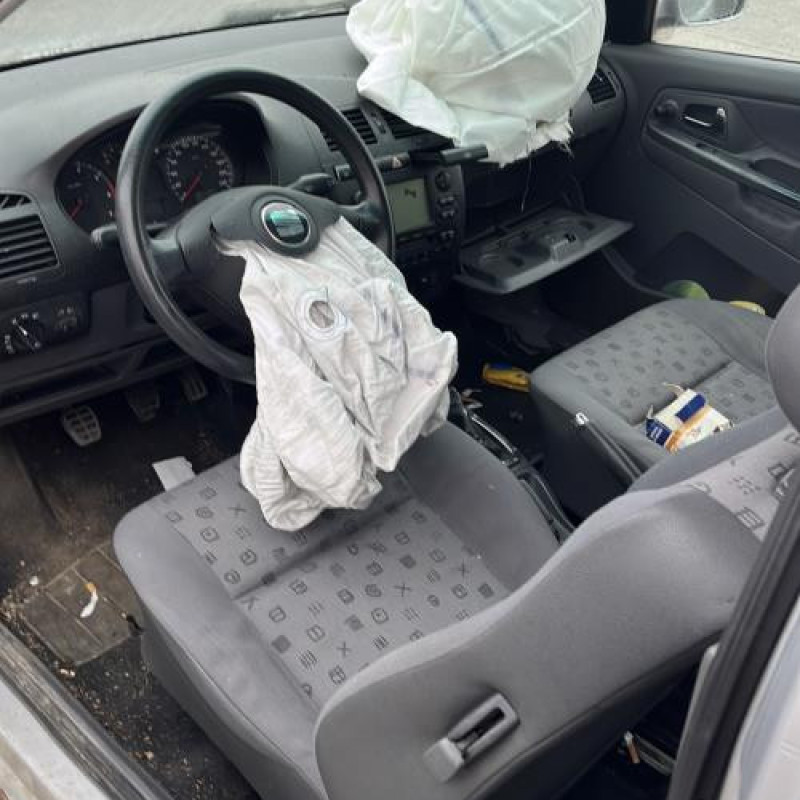 Vitre avant droit SEAT IBIZA 2 Photo n°9