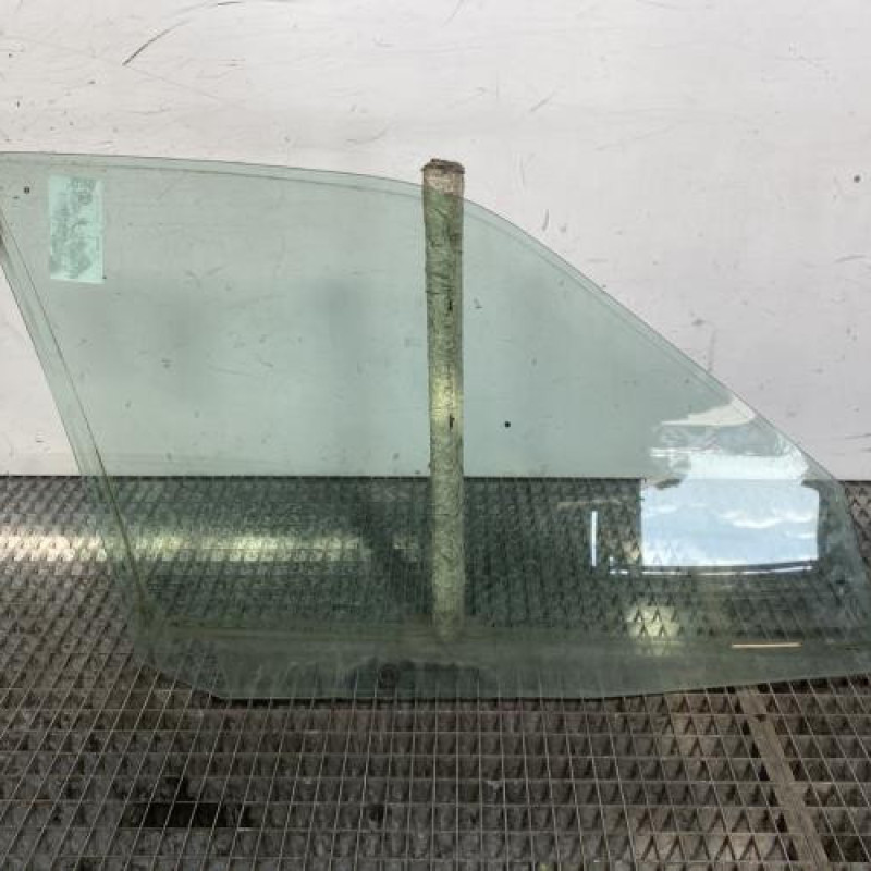 Vitre avant gauche PEUGEOT 405 Photo n°5