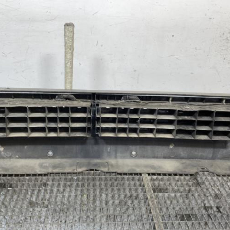 Pare choc arriere PEUGEOT 405 Photo n°5