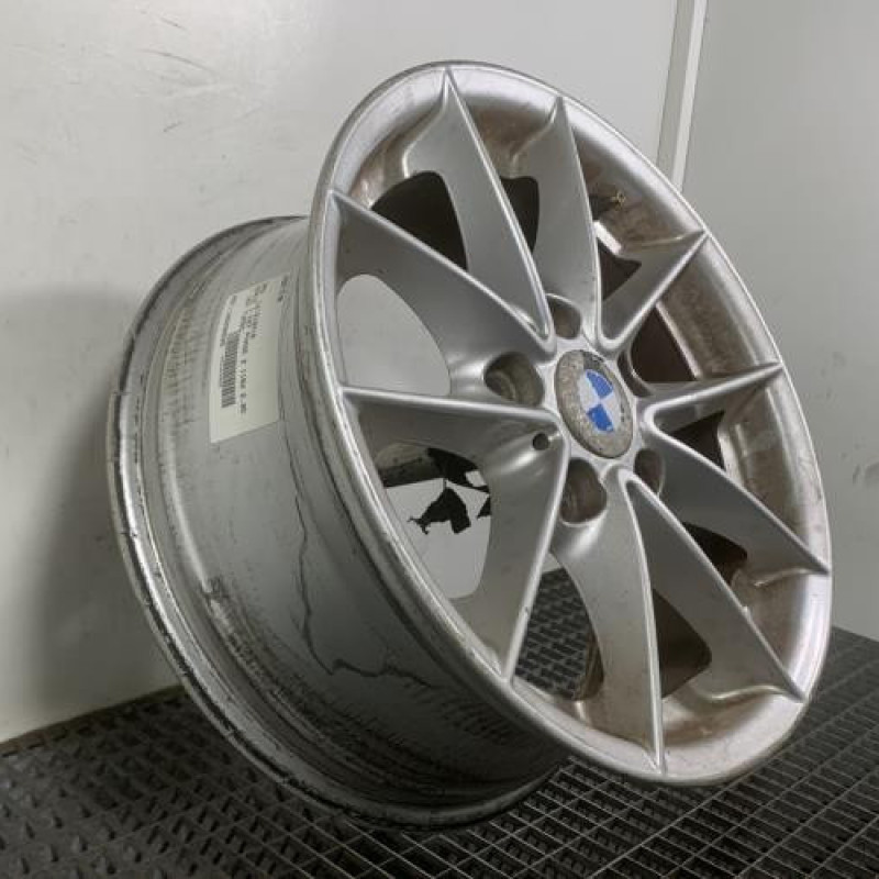 Jante BMW SERIE 1 E87 Photo n°3