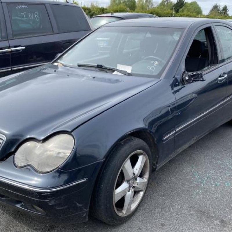 Aile avant droit MERCEDES CLASSE C 203 Photo n°8