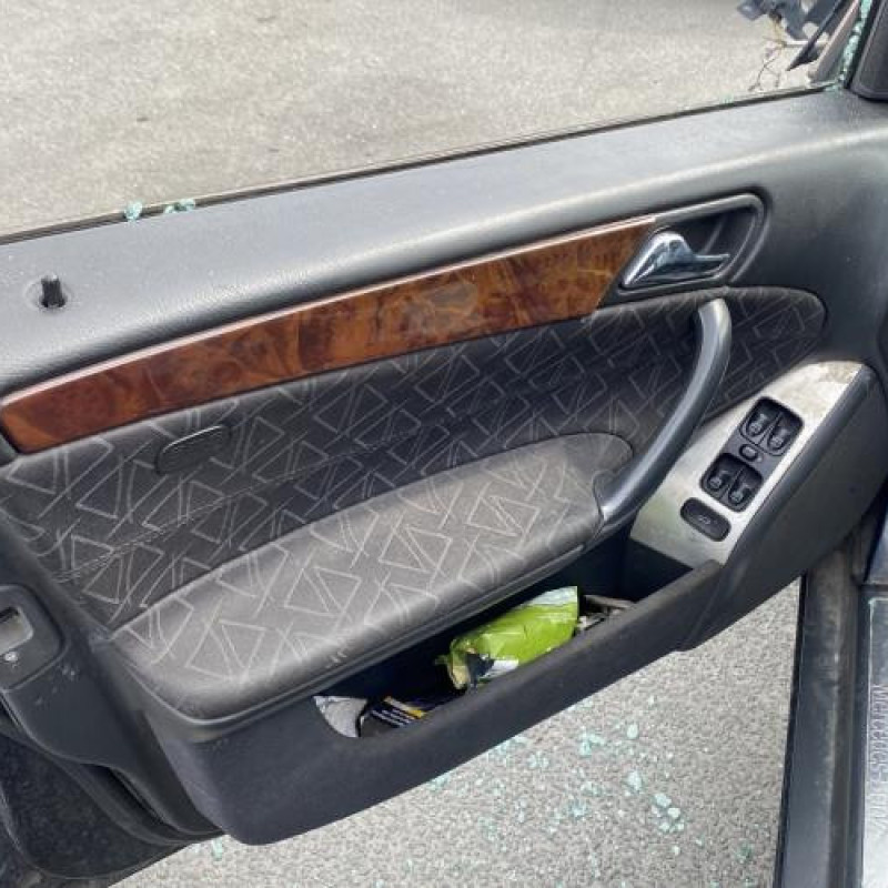 Pare choc avant MERCEDES CLASSE C 203 Photo n°15