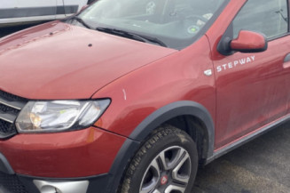 DACIA SANDERO 2 PHASE 1 0.9i - 12V TURBO TCE 90 Photo n°1