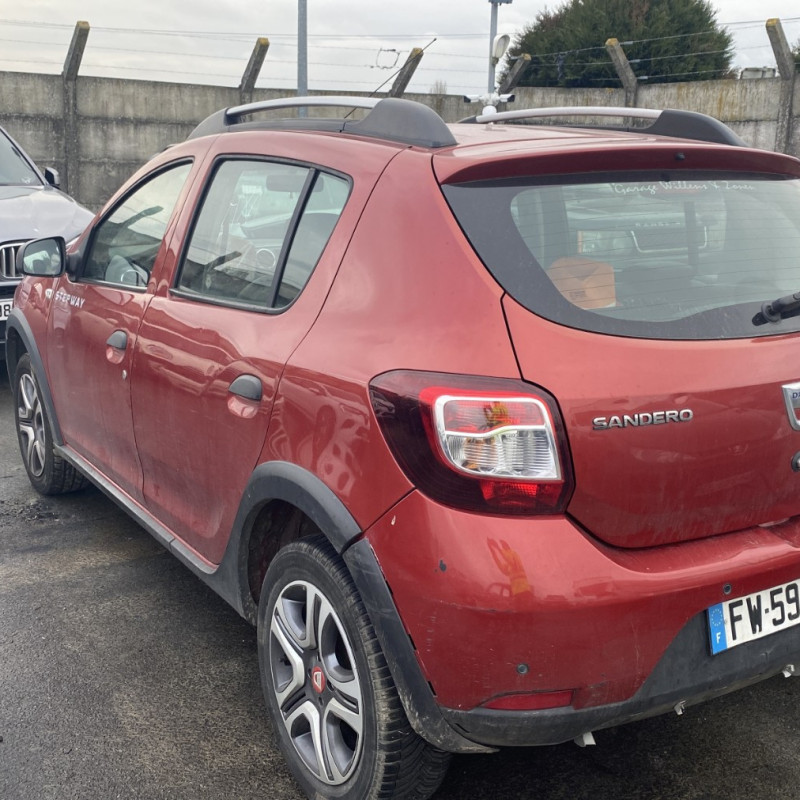 DACIA SANDERO 2 PHASE 1 0.9i - 12V TURBO TCE 90 Photo n°4