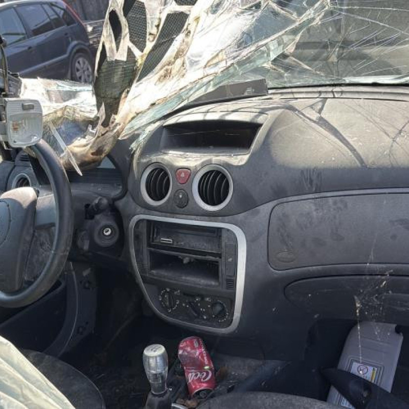 Vitre avant droit CITROEN C2 Photo n°15