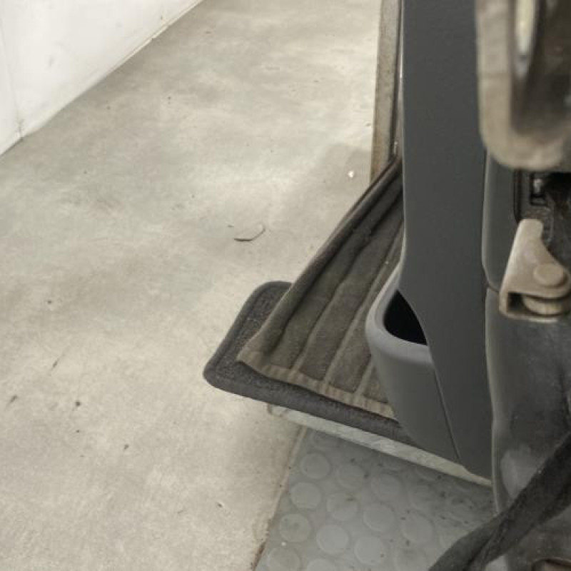 Porte avant gauche CITROEN C2 Photo n°6