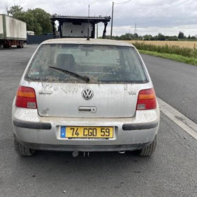 Pare boue avant droit VOLKSWAGEN GOLF 4 Photo n°3