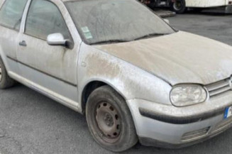 Pare boue avant droit VOLKSWAGEN GOLF 4