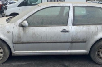 Pare boue avant droit VOLKSWAGEN GOLF 4