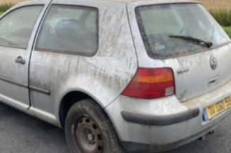 Pare boue avant droit VOLKSWAGEN GOLF 4