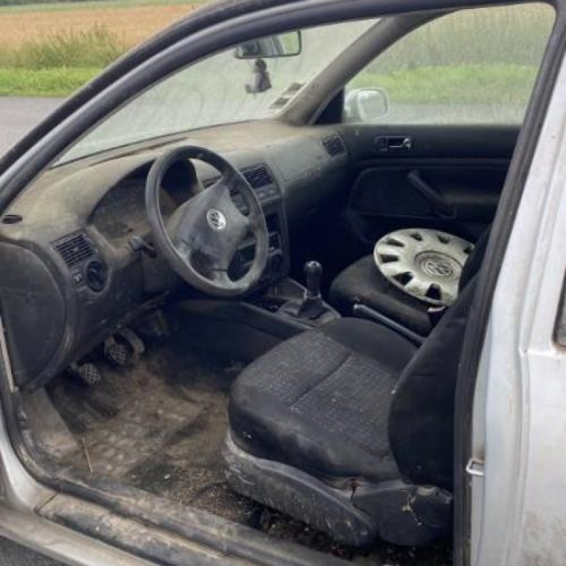Pare boue avant droit VOLKSWAGEN GOLF 4 Photo n°13
