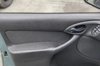 Pare choc arriere FORD FOCUS 1