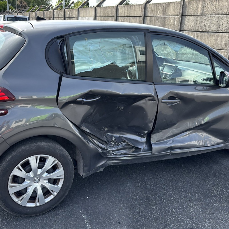 PEUGEOT 208 1 PHASE 2 1.5 BLUE HDI - 16V TURBO Photo n°6