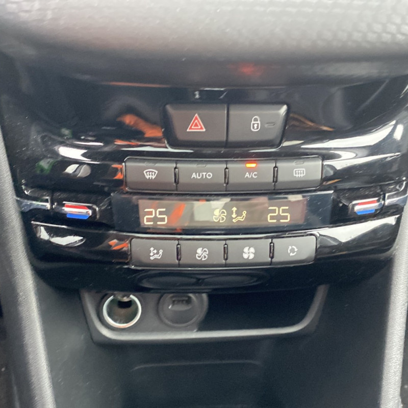 PEUGEOT 208 1 PHASE 2 1.2 PURETECH - 12V TURBO Photo n°8
