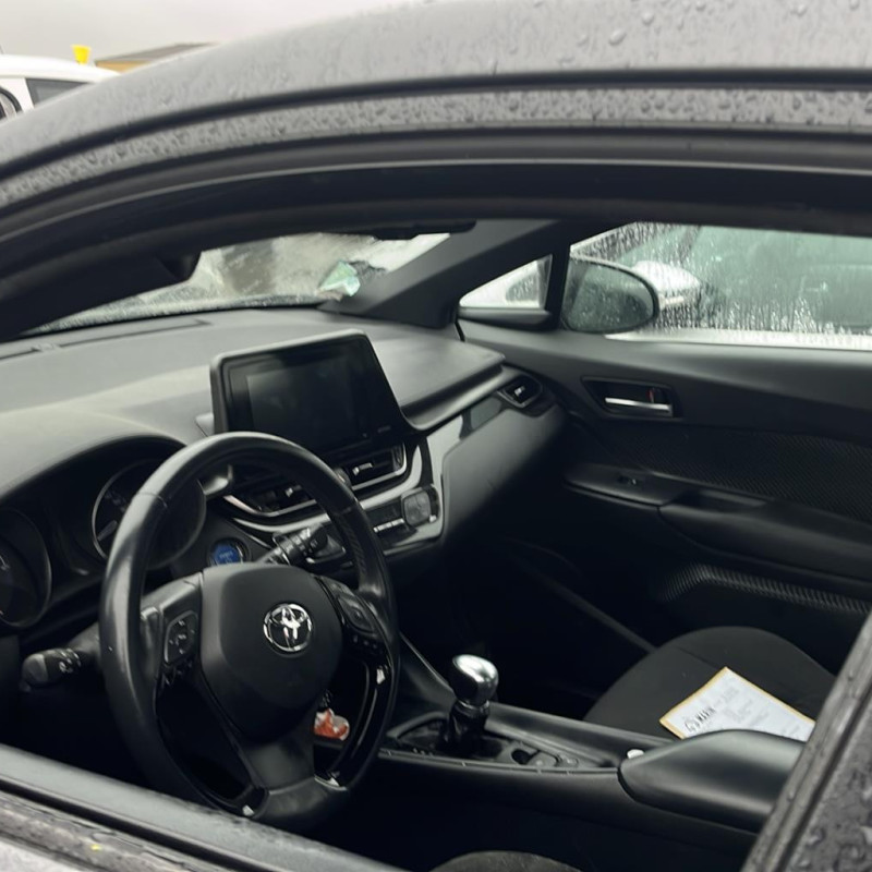TOYOTA C-HR 1.8i - 16V HYBRID Photo n°2