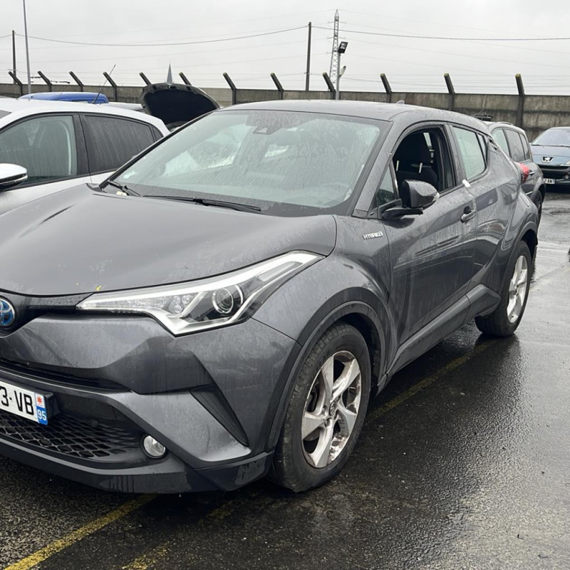 TOYOTA C-HR 1.8i - 16V HYBRID Photo n°15