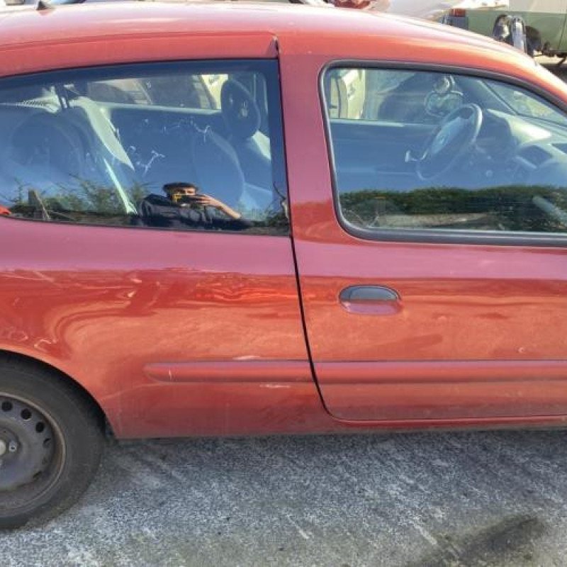 Vitre avant gauche RENAULT CLIO 2 Photo n°12