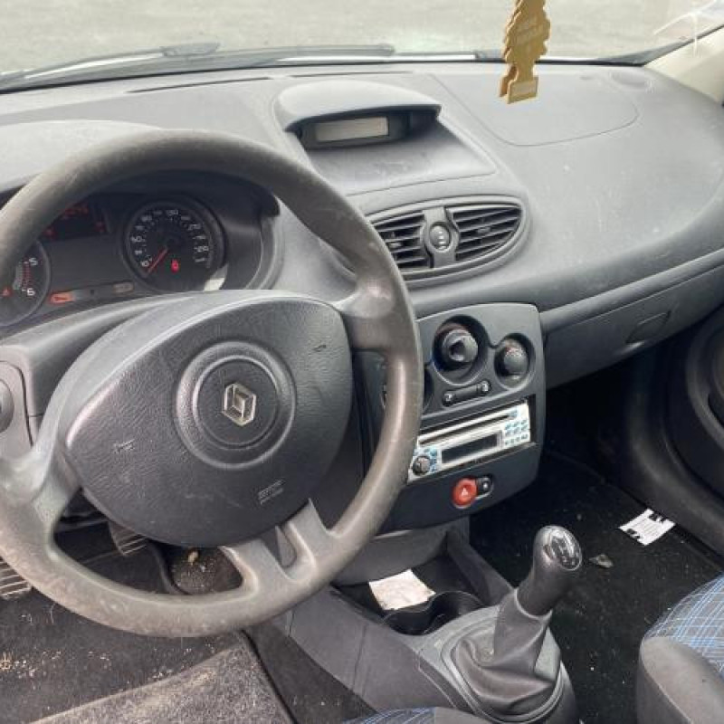Face avant RENAULT CLIO 3 Photo n°19