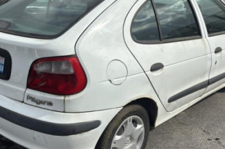 Pare choc avant RENAULT MEGANE 1