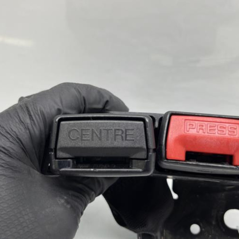 Attache ceinture arriere gauche RENAULT CLIO 3 Photo n°3