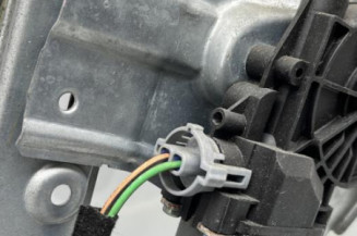 Leve vitre electrique avant droit RENAULT CLIO 3