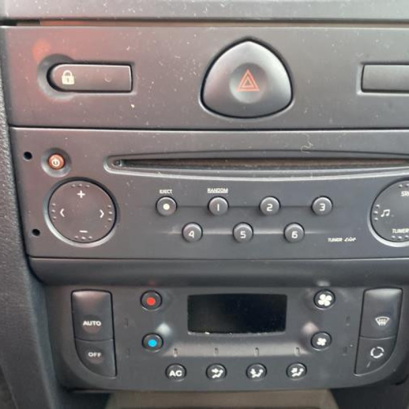 Poignee porte avant gauche RENAULT CLIO 2 Photo n°13