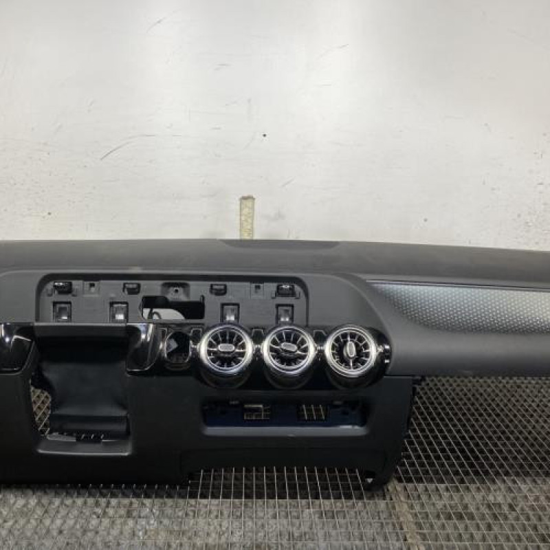 Planche de bord complete MERCEDES CLASSE B 247 Photo n°1