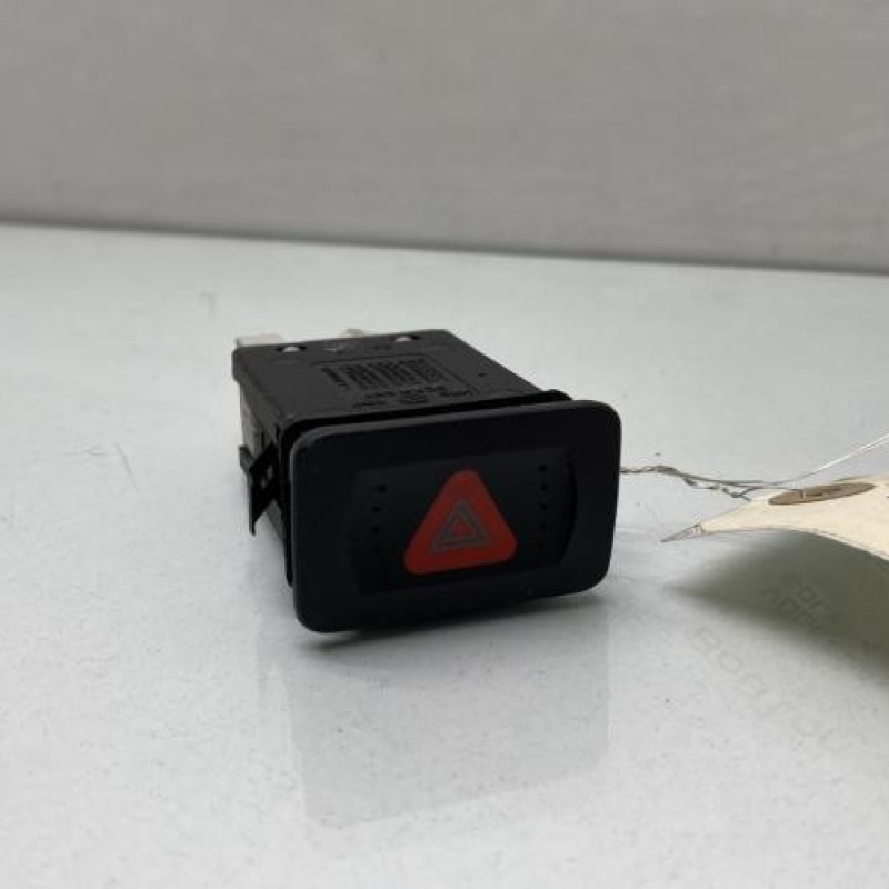 Bouton de warning VOLKSWAGEN GOLF 4 Photo n°1