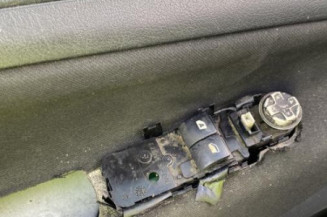 Interrupteur de leve vitre avant droit PEUGEOT 207