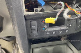 Poignee porte avant gauche RENAULT CLIO 2