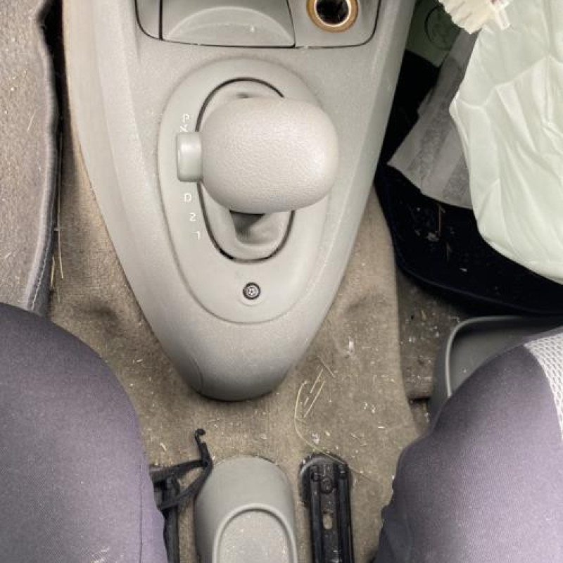 Poignee porte avant gauche RENAULT CLIO 2 Photo n°20
